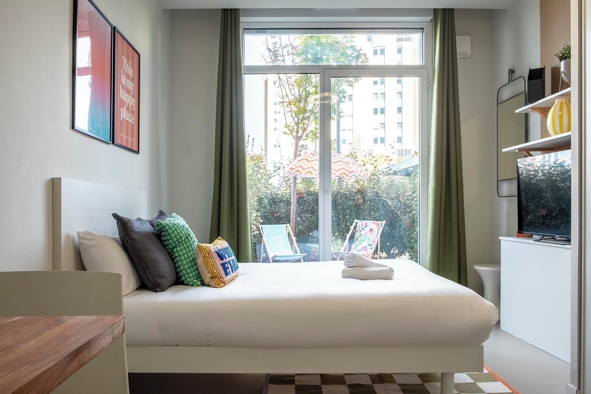 Estudi Comfort | Habitacions insonoritzades, wifi gratuïta i roba de llit 