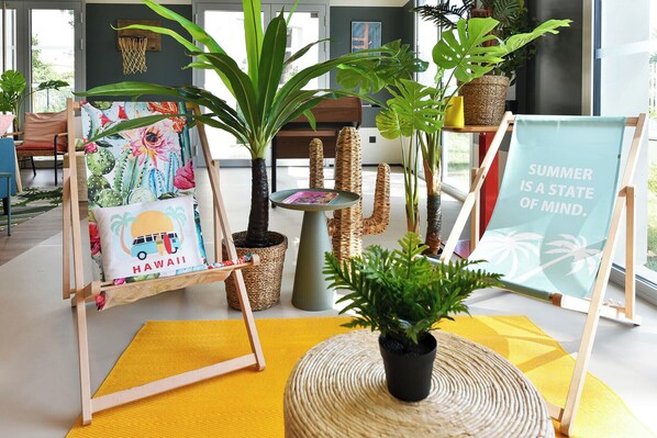 Coin salon dans le hall