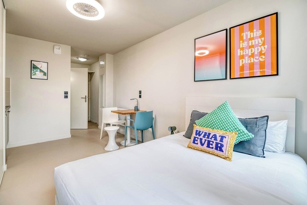 Lydisolert, wi-fi (inkludert) og sengetøy