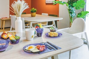 Daily buffet breakfast (EUR 15 per person) - Appart Hôtel Toulouse Zenith (Toulouse)