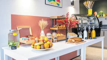 Esmorzar diari d'estil bufet (15 EUR per persona)