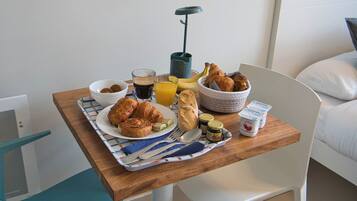 Petit déjeuner à emporter (10 EUR par personne)