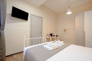 1 bedroom, iron/ironing board, travel cot
