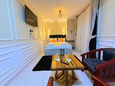 Bijou Hotel Mlolongo