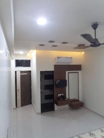 Deluxe Double Room | Desk, laptop workspace