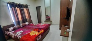 Classic Room, Non Smoking | Desk, laptop workspace