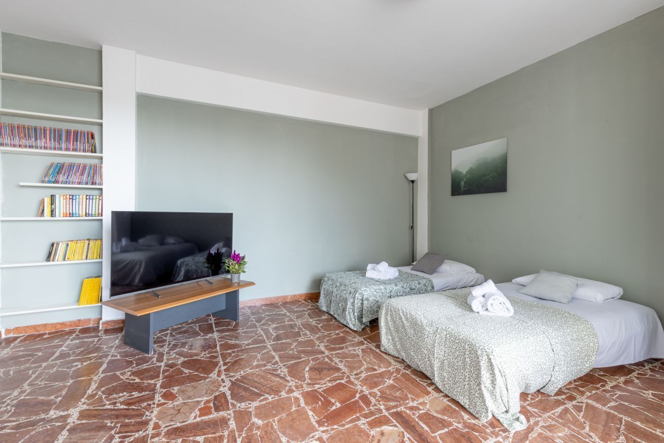 2 chambres, fer et planche à repasser