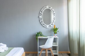 2 Schlafzimmer, Bügeleisen/Bügelbrett
