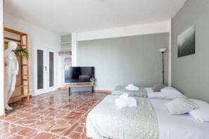 2 bedrooms, iron/ironing board