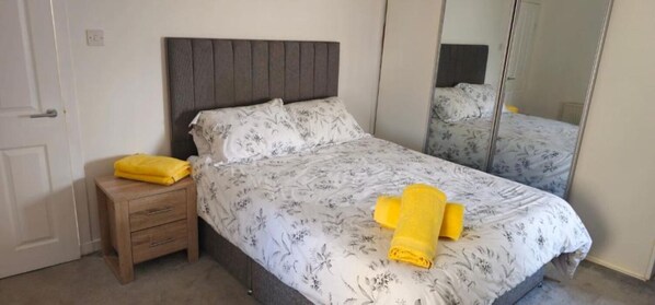 2 bedrooms, iron/ironing board, WiFi, bed sheets