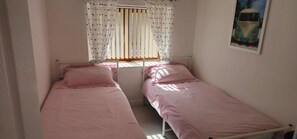 2 多间卧室、熨斗/熨衣板、WiFi、床单