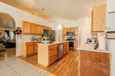 1 Flint and Kingscrest, LLC - Cozy Home Shared with Host