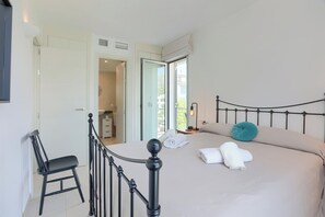 2 bedrooms, iron/ironing board, free WiFi, bed sheets