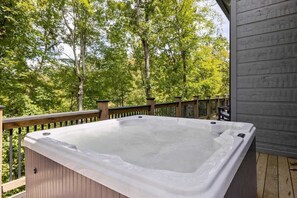 Outdoor spa tub - Smoky Shores: Lakeview Cabin by Beyond Expectations: Hot Tub, Game Room & Beach (Sevierville)