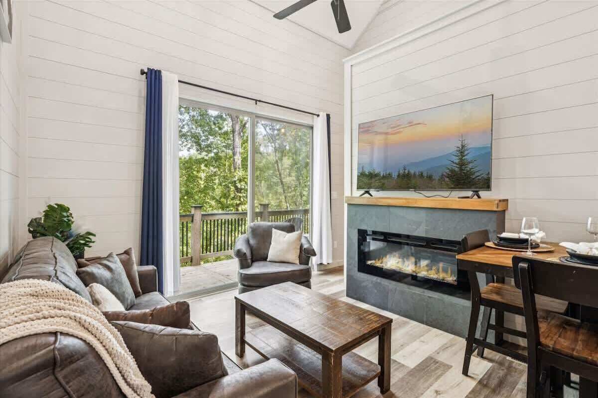 Smart TV, fireplace