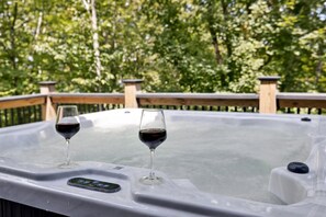 Tina de hidromasaje al aire libre