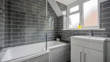 Combined shower/tub, deep soaking tub, hair dryer, towels