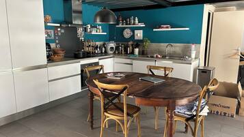 Micro-ondes, four, plaque de cuisson, lave-vaisselle