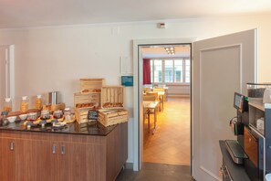 Tägliches Frühstücksbuffet (20 CHF pro Person)