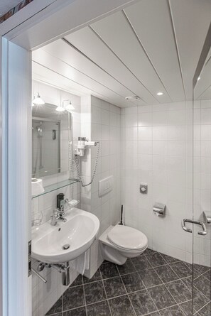 Standard Double Room | Bathroom
