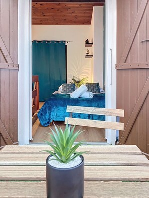 1 slaapkamer, een strijkplank/strijkijzer, wifi, beddengoed