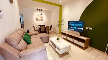 Basic House | Living area | Smart TV