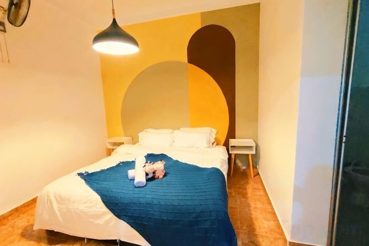 Iron/ironing board, free WiFi, bed sheets
