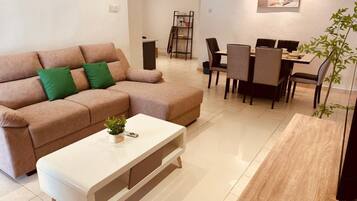 Basic House | Living area | Smart TV