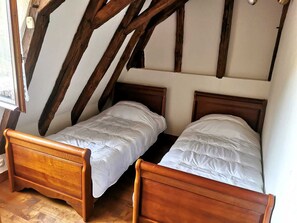 2 bedrooms, travel cot, free WiFi