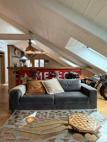 APARTMENT OVERLOOKING THE SANCY IN THE HEART OF MONT DORE