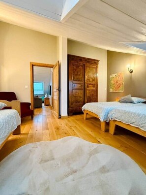 3 chambres, bureau, fer et planche à repasser, Wi-Fi gratuit