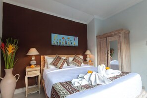 Comfort House, 2 Bedrooms, Patio, Pool View