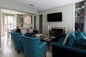 Unclassified image, 5 of 41, button