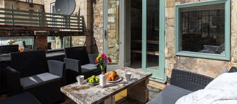 Stylish 4-Bedroom Townhouse in the Heart of Bath