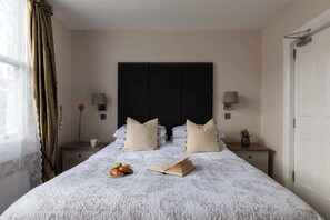 Unclassified image, 3 of 41, button