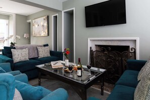 Unclassified image, 4 of 41, button