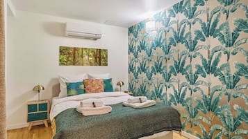 2 bedrooms, laptop workspace, iron/ironing board, bed sheets