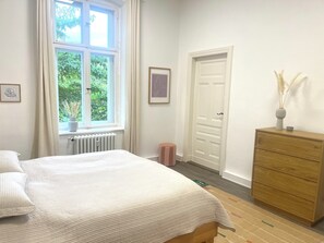 3 bedrooms, free WiFi, bed sheets - Vacation apartment with 2 free parking spaces (Frankfurt (Oder))