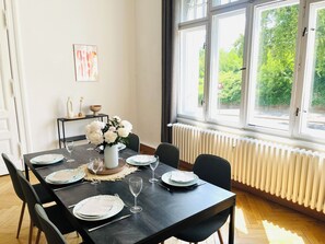 Dining - Vacation apartment with 2 free parking spaces (Frankfurt (Oder))