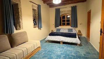 5 bedrooms, WiFi, bed sheets