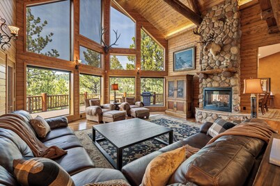 Panoramic Black Hills Views of Historic Deadwood, Hot Tub and Wildlife Galore!