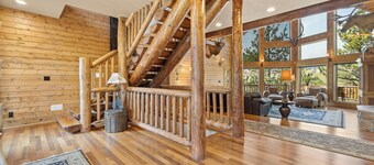 Panoramic Black Hills Views of Historic Deadwood, Hot Tub and Wildlife Galore!