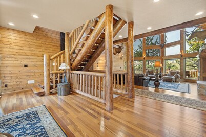 Panoramic Black Hills Views of Historic Deadwood, Hot Tub and Wildlife Galore!