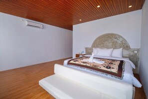 Habitación Deluxe | Baño | Ducha y cabezal de ducha tipo lluvia