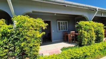 Comfort Apartment, Pool View | Teres/patio