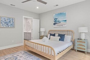 3 bedrooms, iron/ironing board, Internet, bed sheets