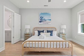 3 chambres, bureau, fer et planche à repasser, lit parapluie