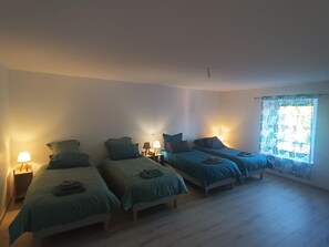 5 bedrooms, free WiFi, bed sheets