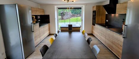 Fridge, microwave, dishwasher