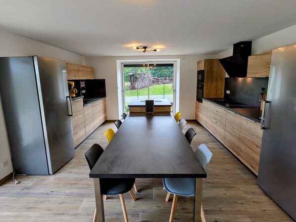 Fridge, microwave, dishwasher